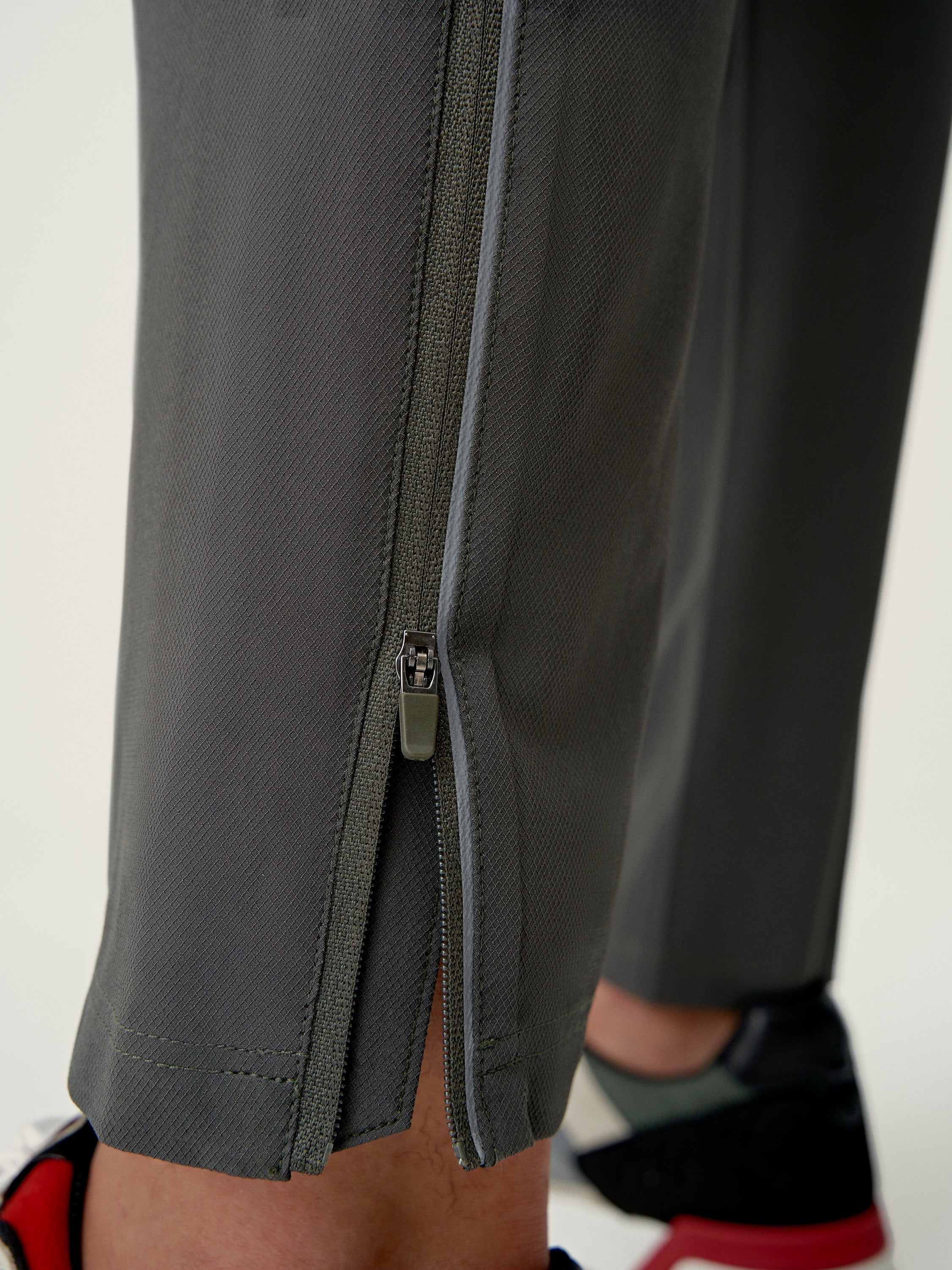 Born Living Yoga Okavango Jogger - Deep Khaki