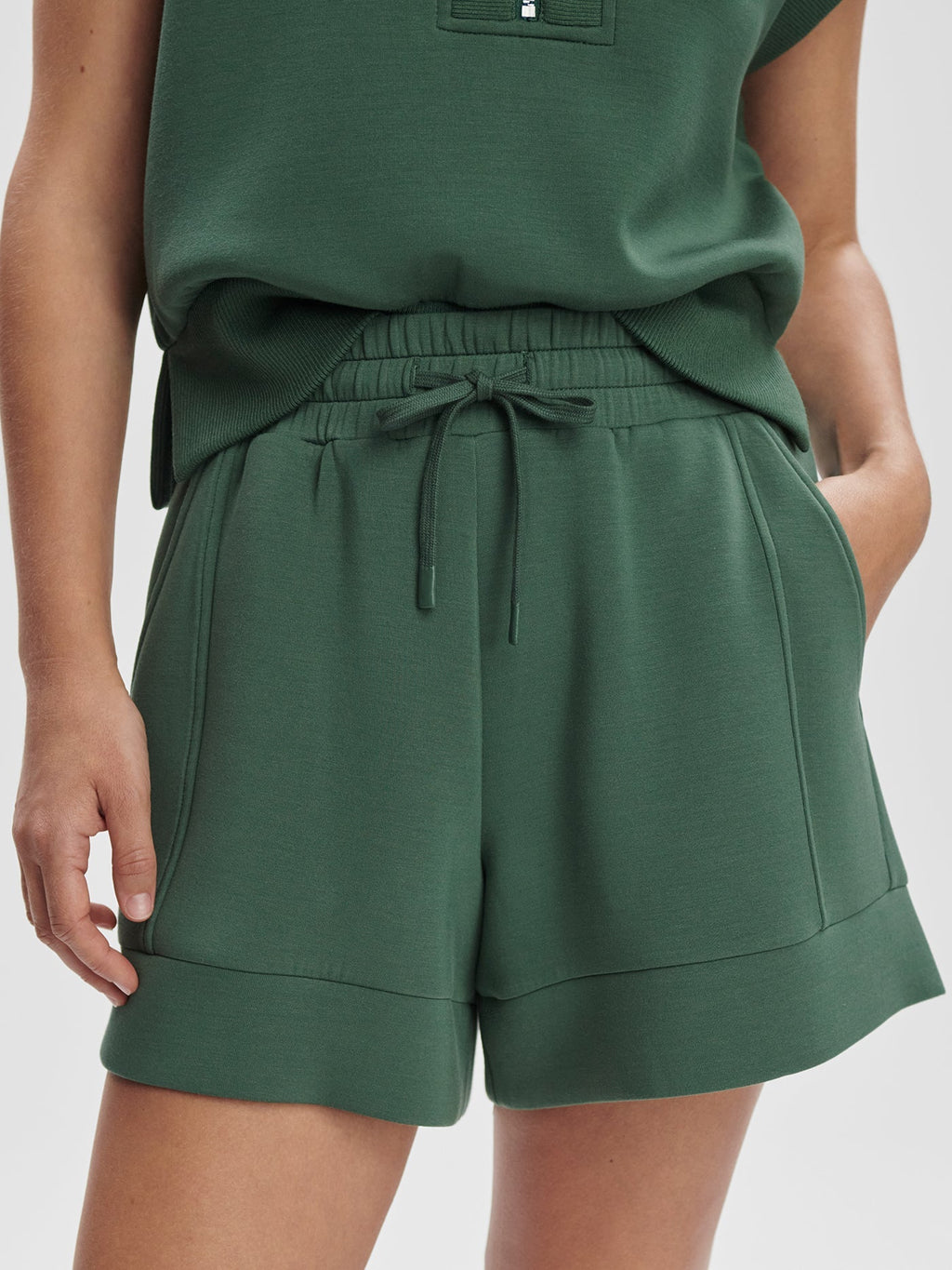 Varley Atrium High Rise Short 4.5 - Cilantro